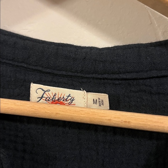 Faherty Dream Desmond Navy Shirt. 100% Organic Cotton - Picture 2 of 4